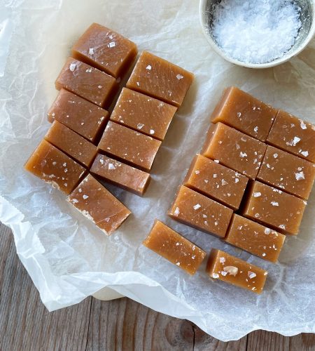 Lönnsirapskola med bourbon